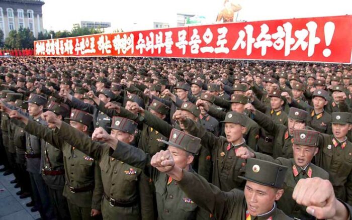I muscoli (di cartapesta) della Corea del Nord