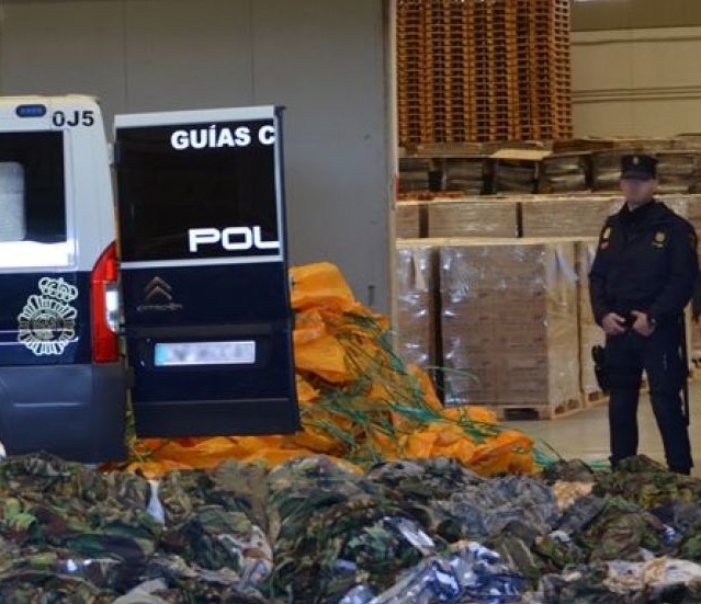 Spagna: sequestrate 20.000 uniformi comprate dall'Isis