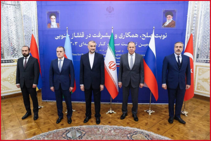 I ministri degli esteri di Armenia e Azerbaigian insieme agli omologhi di Iran, Russia e Turchia