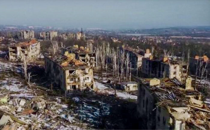 Una veduta aerea di quel che resta di Bakhmut. Bakhmut: il simbolo dell'inutile strage ucraina
