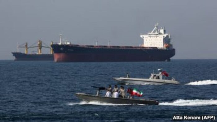 Sabotate 4 navi nello Stretto di Hormuz. Rischio Tonchino