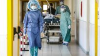 Mdici in ospedale con tute protettive