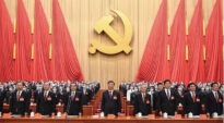 xi jinping in mezzo ai delegati del congresso del PCC