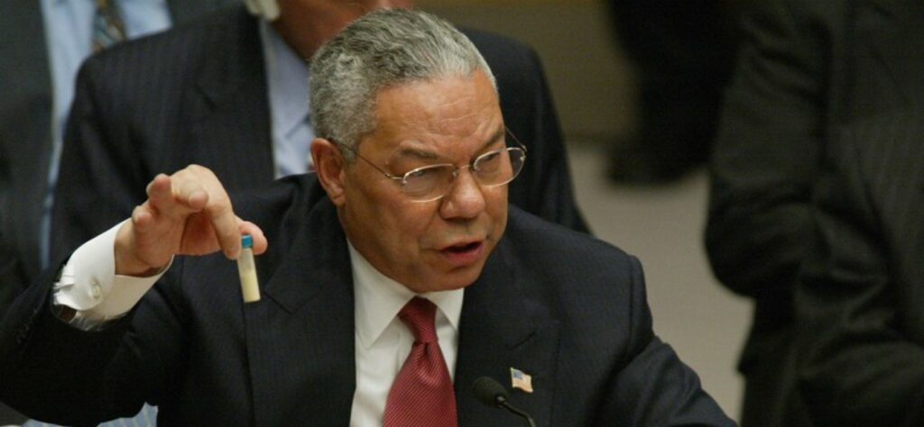 Colin Powel all'assemblea generale dell'ONU con la celebre provetta di antrace