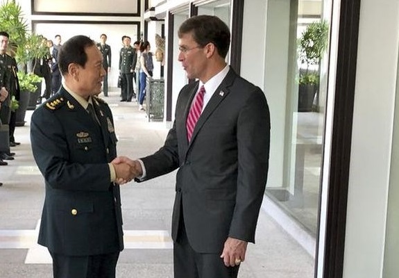 Usa-Cina: tra le tensioni, Esper annuncia una visita a Pechino
