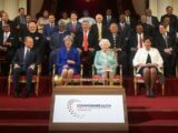 La Regina Elisabetta II al centro con i capi di stato di molti membri del Commonwealth
