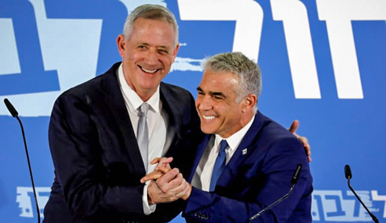 abbraccio-Benny-Gantz -Yair-Lapid abbraccio-Benny-Gantz -Yair-Lapid