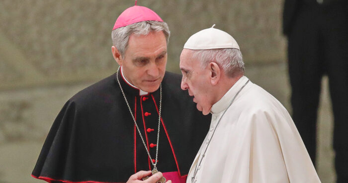 Papa Francesco con Georg Gänswein. La malattia del Papa e l'intervista di monsignor Gänswein