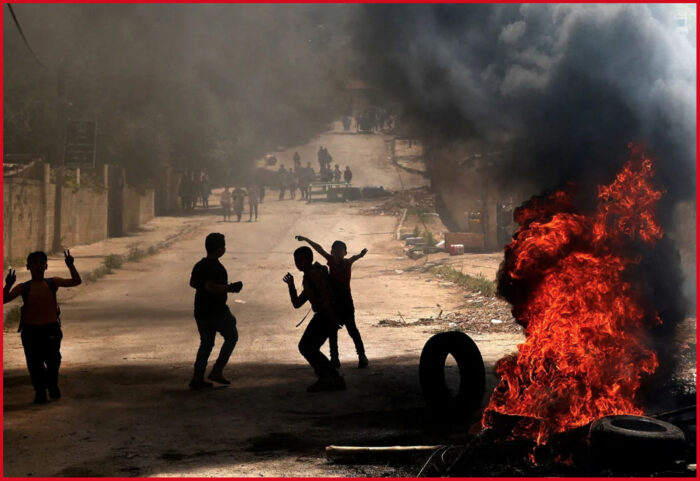 Bambini in strada a Jenin