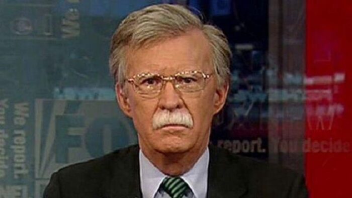 Usa: Bolton "è tornato". Vince la Guerra.