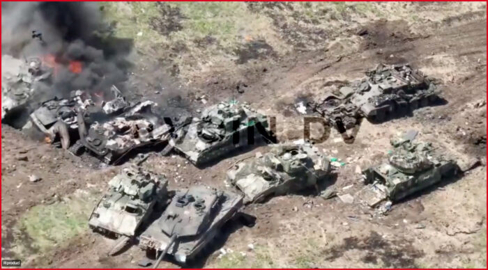 Mezzi corazzati ucraini distrutti. La controffensiva ucraina appare votata al massacro