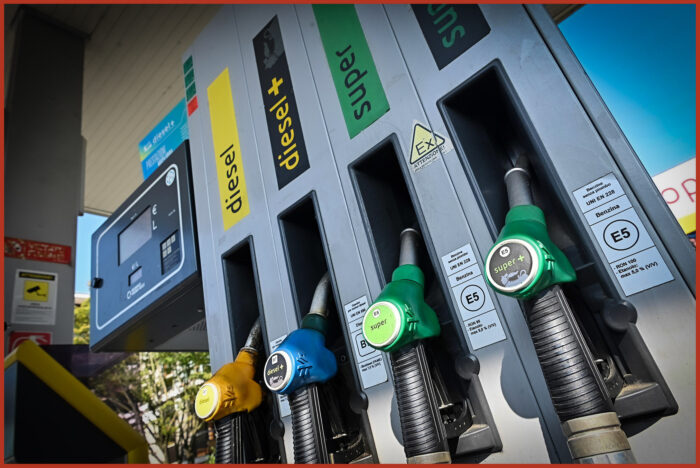 Hormuz, il petrolio passa ma a costi altissimi