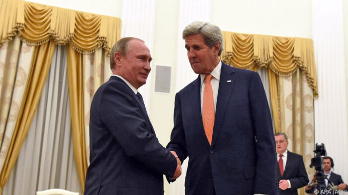 Kerry incontra Putin, non solo per parlare del tempo...