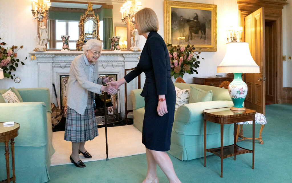 Elisabetta II con Liz Truss. L'ultimo incontro ufficiale della regina