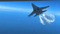 Il momento in cui il SU-27 russo si avvicina al drone USA