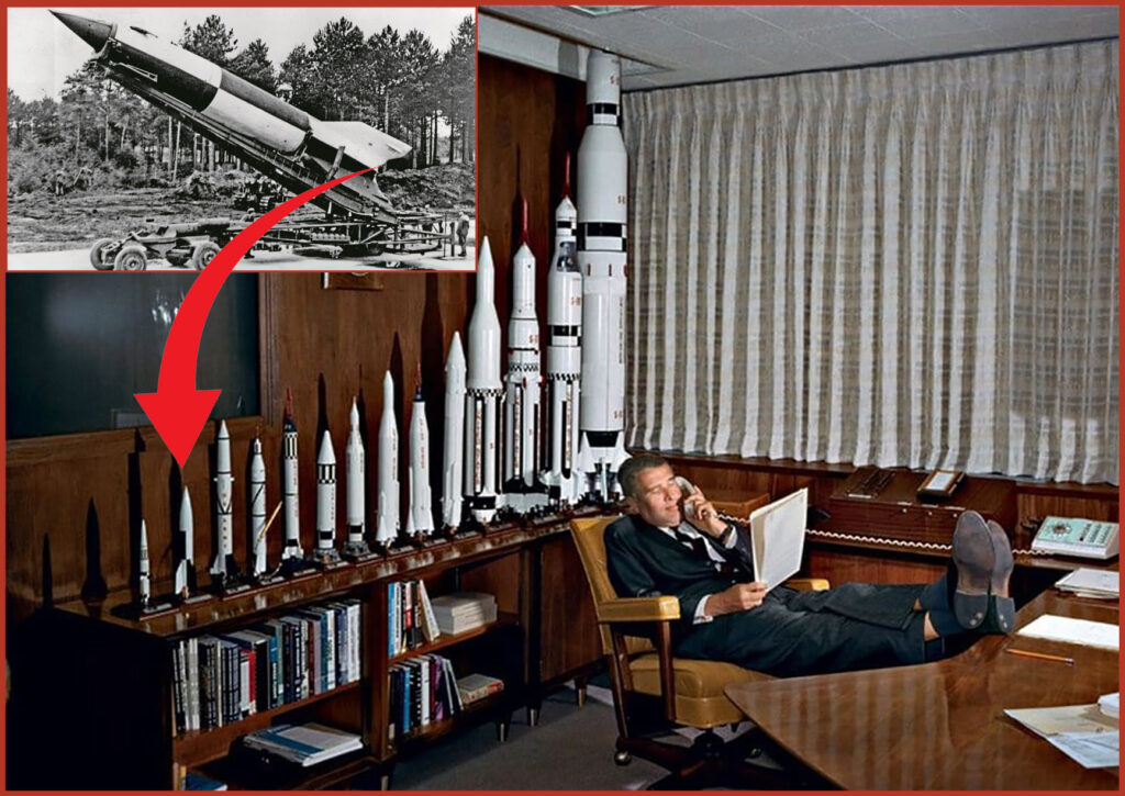 Werner Von Braun nel suo ufficio alla NASA