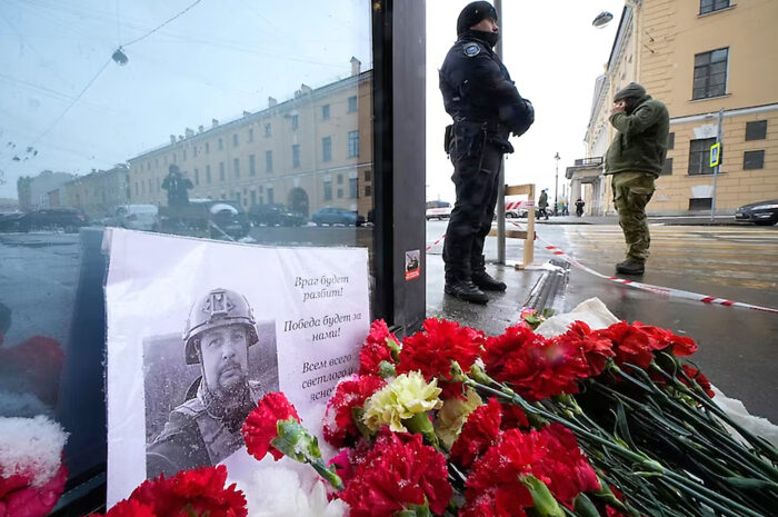 Fiori deposti sul luogo dell'attentato a Tatarsky. L'attentato a Tatarsky: geopolitica e cronaca nera