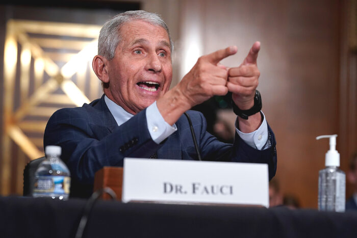 anthony fauci. New York Times: la lotta alle Fake sul Covid ha creato disinformazione