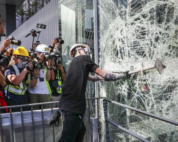 Hong Kong: i paradossi della rivolta colorata