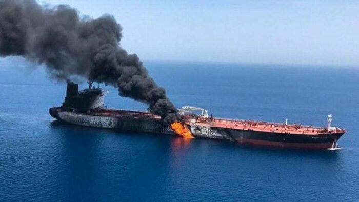 Imran Khan andrà a Teheran. Missili su una petroliera iraniana