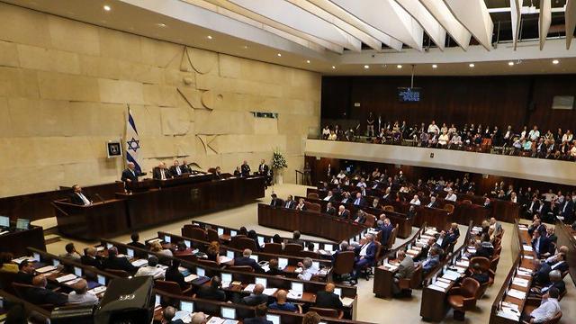 Netanyahu chiude il Parlamento per coronavirus