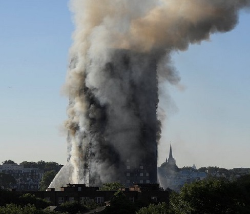 La May, Macron e l'incendio di Londra