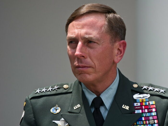 Petraeus rinnega le primavere arabe