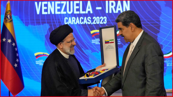 Il presidente Raisi con Maduro durante la visita dei giorni scorsi. Iran: la scoperta del giacimento di litio e il viaggio di Raisi in Sud America
