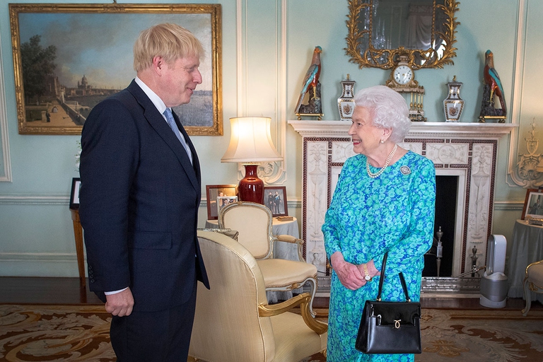 Elisabetta II con Boris Johnson