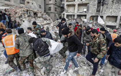 I soccorritori al lavoro ad Aleppo