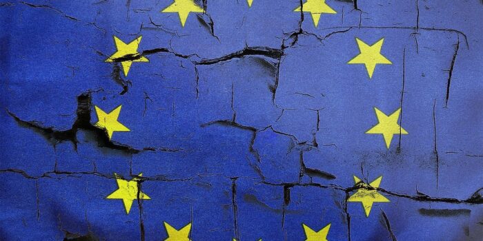 Bandiera EU piena di crepe. Il sabotaggio al Nord Stream e il collasso dell'Europa