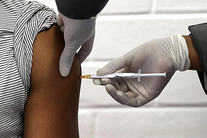 Vaccini: Big Pharma detta legge, la salute non conta