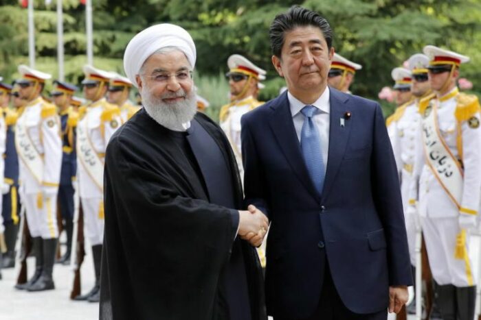 Abe a Teheran e l'attacco nello Stretto di Hormuz