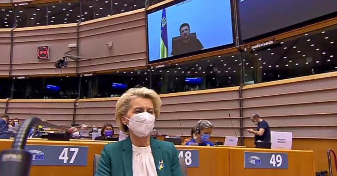 Zelenski parla al Congresso Usa. E il negoziato continua